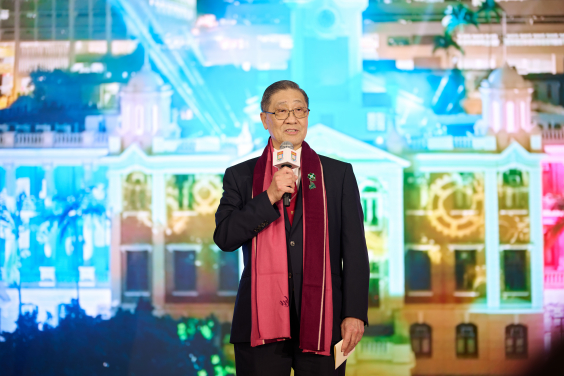 校友潘燊昌博士作爲「本部大樓重塑工程」籌款委員會主席，在儀式上宣佈工程正式啓動。